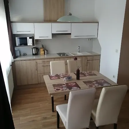 Zafirgyoengy Apartment *