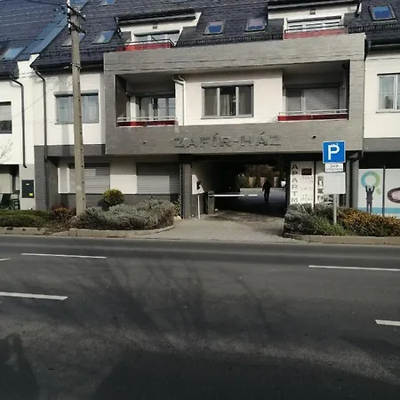 Apartment Zafirgyoengy