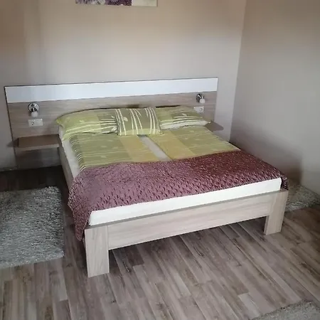 Zafirgyoengy Apartment *